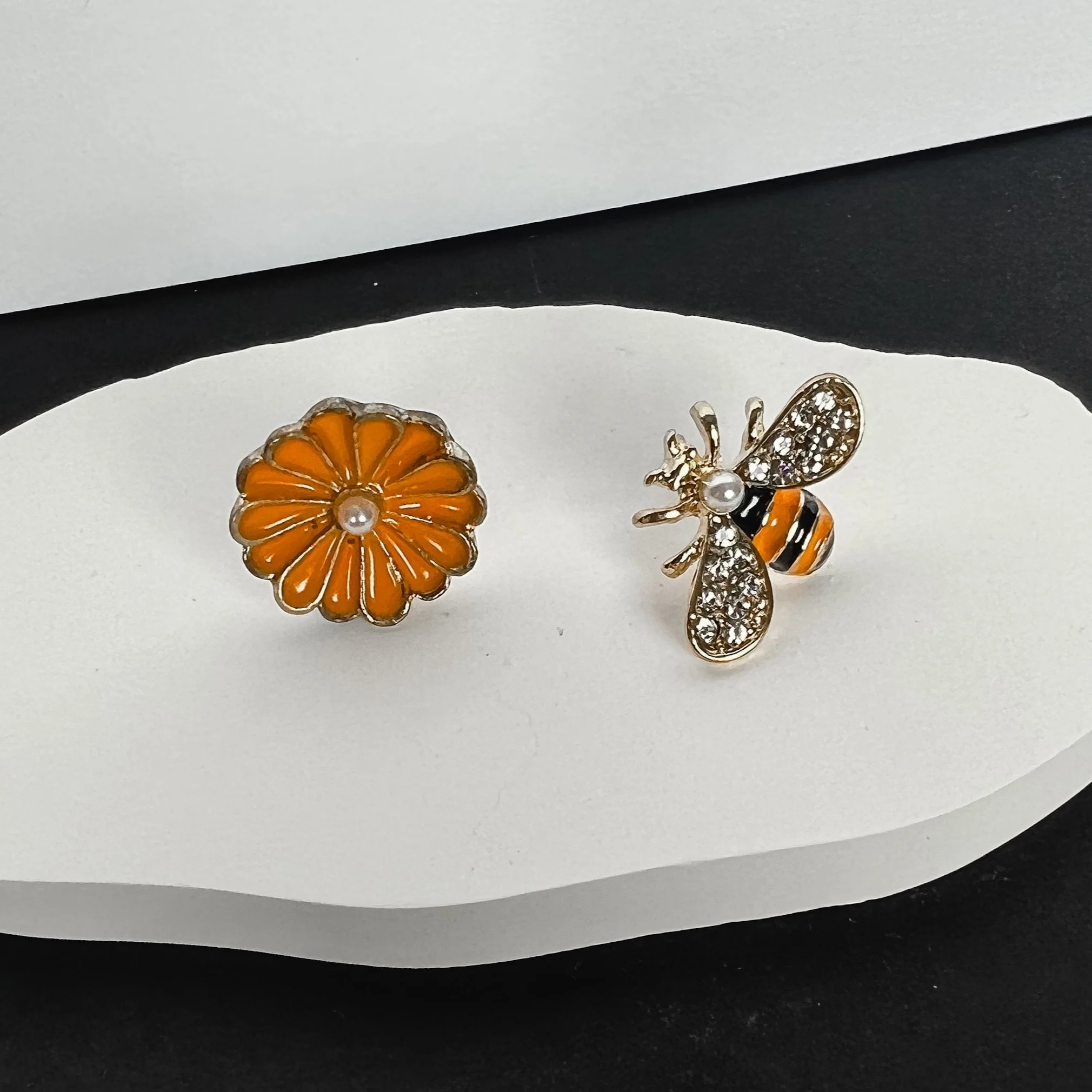 Bumble Bee and Flower Earrings - Buy Pet Shop